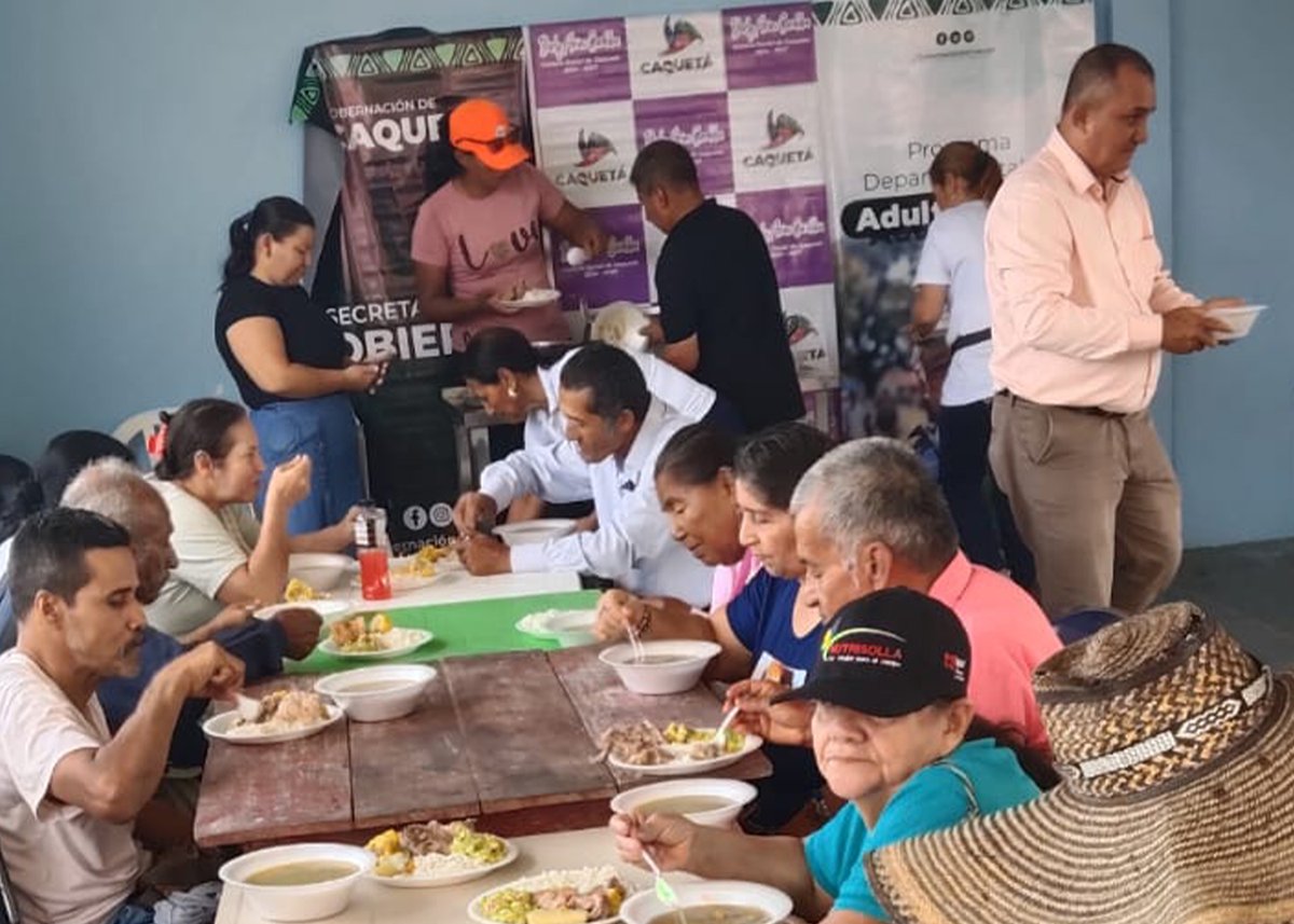 Conmemoración del Mes del Adulto Mayor en San José del Fragua: un homenaje lleno de alegría y gratitud. El pasado 4 de septiembre, la caseta comunal del barrio Las Brisas de San José del Fragua se convirtió en un espacio de encuentro, música y sonrisas, gracias a 🧵