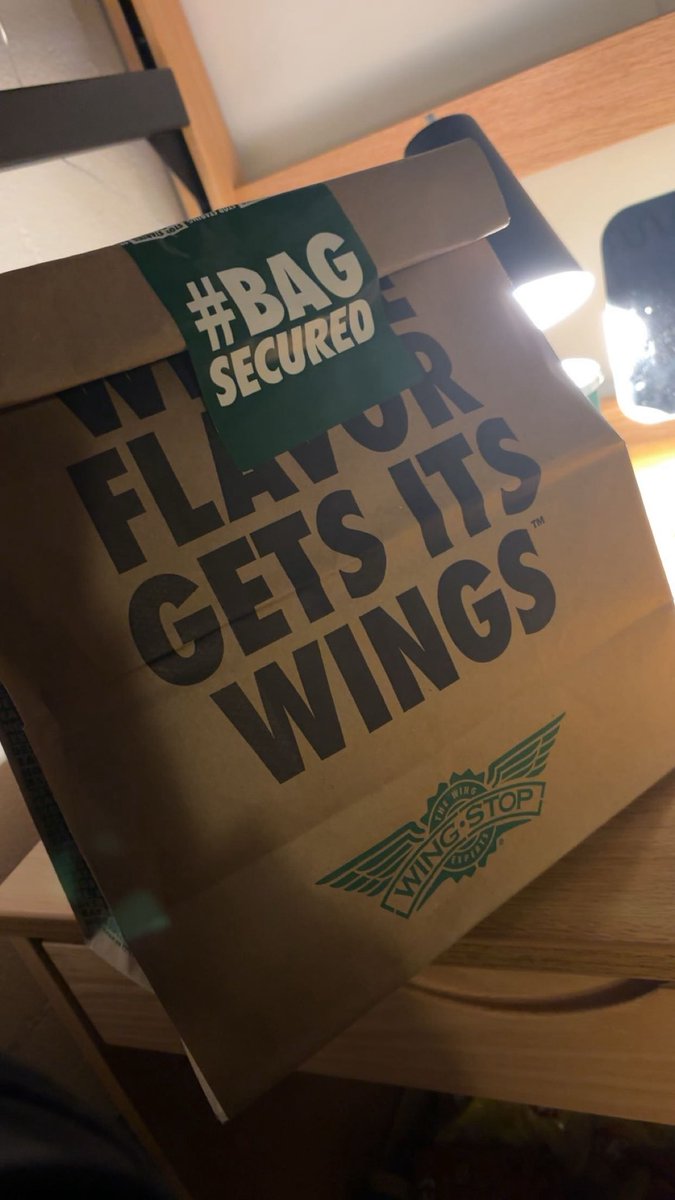 xxSeleneRose's tweet photo. why am i even buying my own food.. i deserve a human atm that will buy me anything i want. i know you losers want to don’t be shy 👀 https://t.co/Bwze6Dsr0X