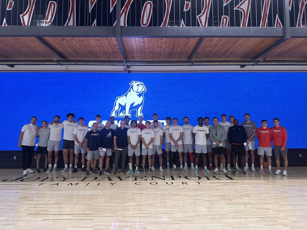 Felt a little different speaking to @samfordmbb today. Enjoyed my brief time with <a href="/CooperDavenpor5/">Cooper Davenport</a> as  I was passing through Birmingham.
Thanks to <a href="/coachacuff/">Lennie Acuff</a> for allowing me to join them.