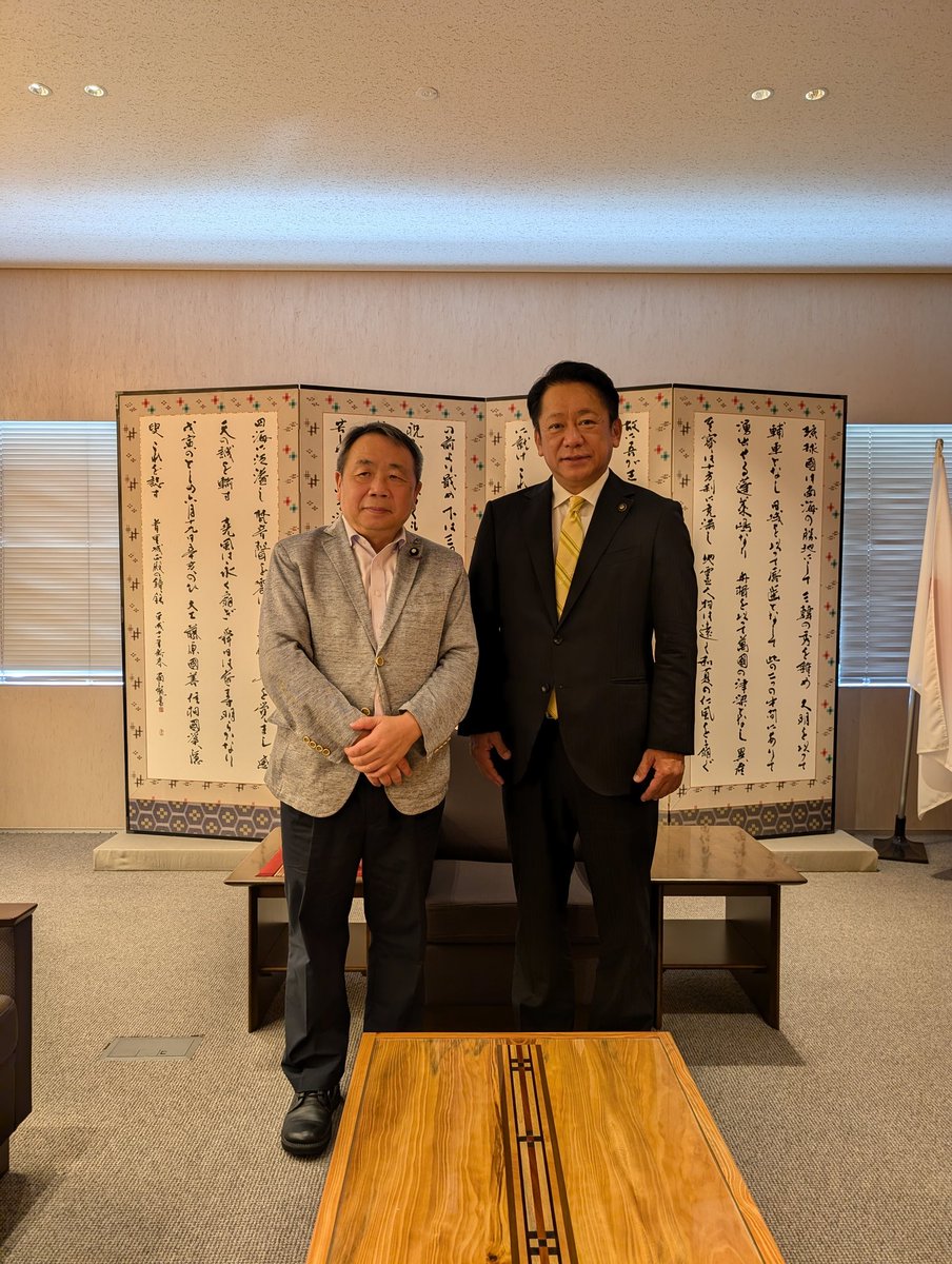 今日は午前から、石垣市の市議会と市長室の両方を訪れ、我喜屋議長と中山市長に表敬訪問した。中山市長との面会では自分から、国会議員として自治体と連携し尖閣を守る運動の推進に貢献したいことを伝え、現場の状況と課題を教えていただいた。収穫の多い訪問であった。