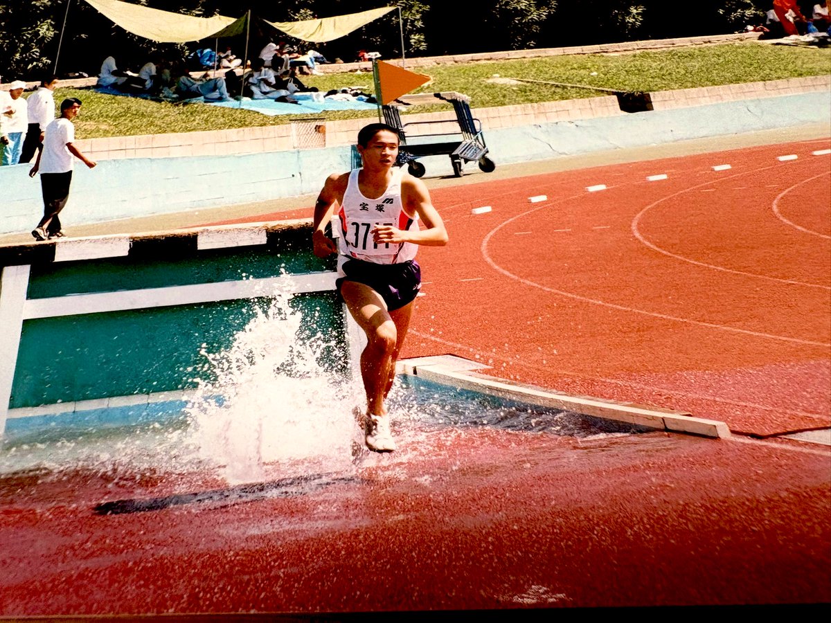 昨日の世界陸上3000m障害、
三浦龍司選手ほんま感動したなぁ。
カッコよかった！！

レベルは全く違うが高校時代に僕もサンショーやってたんで、
あの水濠の水に入った感触とか思い出したなぁ
もう25年前ですって！笑