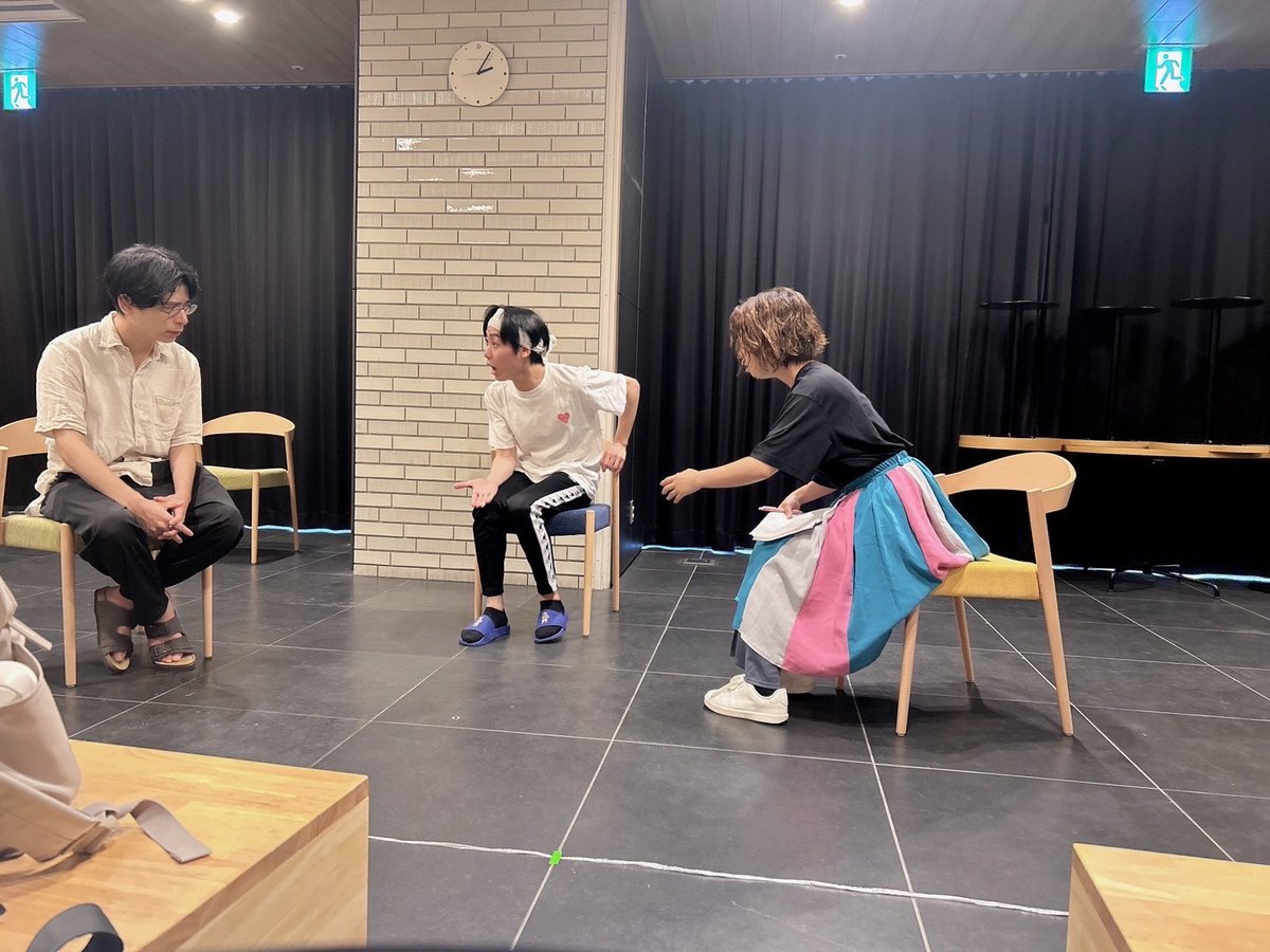 #4分33秒 の稽古場にお邪魔してきました！

やー、面白かった！！それに演出の勉強になった。

にしても仲谷さん、ずっと出てるなぁ