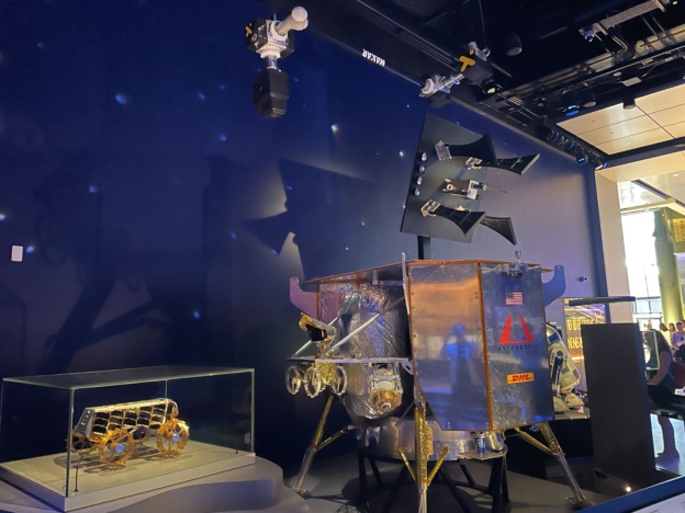 LINX_ICN_UNAM's tweet photo. No se pierdan la nota de Reforma sobre la inclusión de #COLMENA en la exhibición permanente "Futures in Space" en el  Smithsonian National Air and Space Museum y los preparativos de la siguiente misión lunar de #LINX: #COLMENA2

Lee la nota aquí: https://t.co/rAtCIMDdVd https://t.co/zsU9ZqBrpz