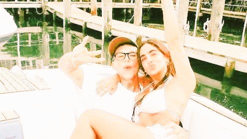 robertosweb's tweet photo. ideo filtrado de Isabella ladera y beele🤫🤫
https://t.co/KUesKrKnB7
hey ese video de isabell a ladera y beele que?,

https://t.co/KUesKrKnB7 https://t.co/QdgDP5eUCd