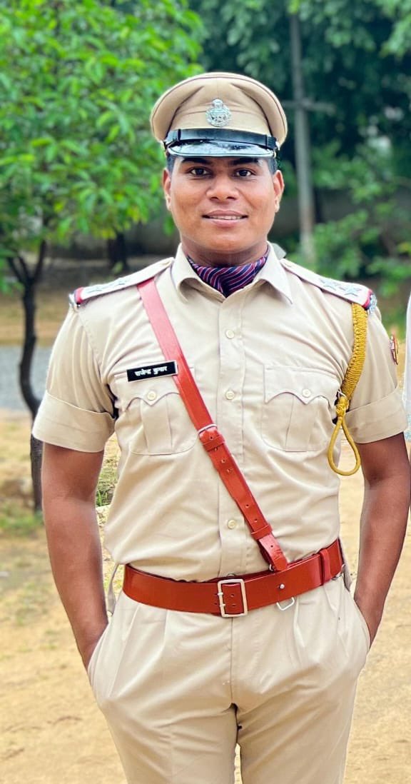 नेताओं की नेतागीरी चमक गई, वकीलों की वकालत, पर आज सिस्टम की विफलता की वजह से एक गरीब का घर उजड़ गया । 
#RIPRajendrabhai
#si_भर्ती_2021