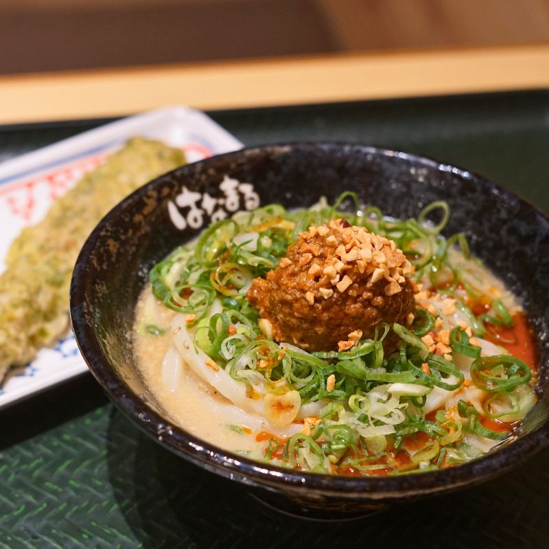 連休明けの出勤を頑張っている自分に 
『💮はなまる💮』をあげませんか？

#はなまるうどん では暑い日にピッタリの
『冷やし担々』を販売中です😋
ご褒美ランチにいかがでしょうか😆✨