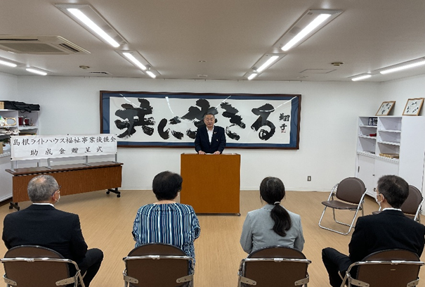 smnlighthouse's tweet photo. ☆島根ライトハウス福祉事業後援会助成金贈呈式開催☆　　　　　　　後援会の平塚会長から各施設に助成金が贈呈されました。ありがとうございました
。＃島根ライトハウス＃後援会＃助成金＃贈呈式 https://t.co/sz5fhfKOae