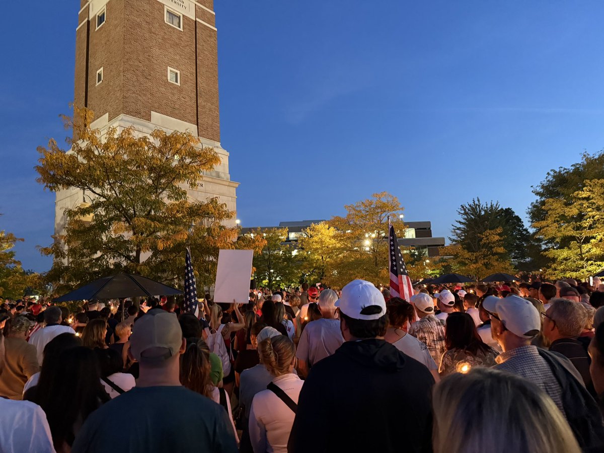 kfolster87's tweet photo. Vigil for Charlie Kirk at Oakland University in Michigan. @TPUSA https://t.co/3vw9OQnuKs