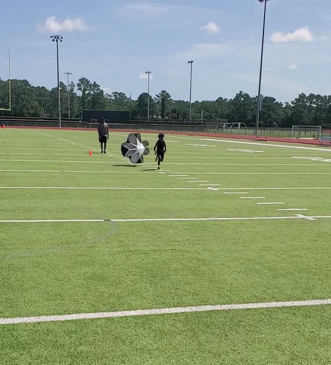 CoachSRT_06's tweet photo. Thru it all, it was an absolute joy watching him fall in love with hardwork this summer. I pray he forever keeps that smile when sees it's time to put in work and not cower into excuses. No matter the endeavor. Some say they did us wrong; Son, we say they did us a PHavor! ✊🏾💯 https://t.co/joaz6F7hWT