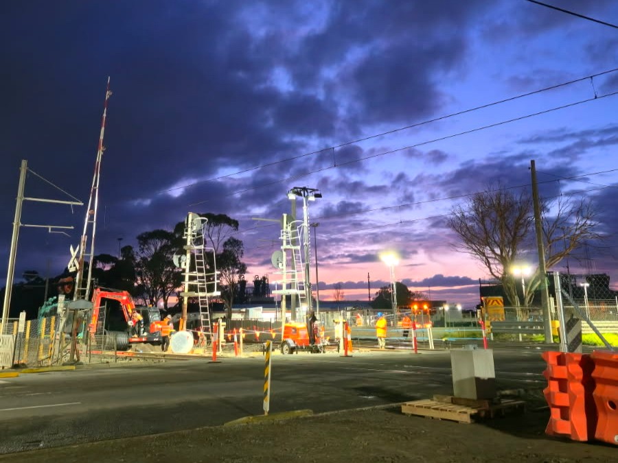 🦺 We’re cracking on with removing the level crossing at Maidstone Street, Altona by building a new road bridge over the rail line.

🛠️ To make way for the road bridge, we're relocating underground utilities along the road and surrounds.

➡️ Learn more: bit.ly/3JO6MZh