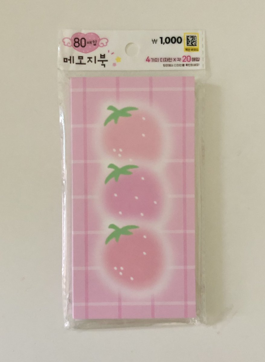 shinmungu's tweet image. 다이소 블러 메모지북 이것도 신상인가봐요
품번은 1066634 
메모지를 한장씩 뜯어서 사용할 수 있어요
4가지 디자인이 20장씩 들어있어,
총 80장인데 1000원이에요