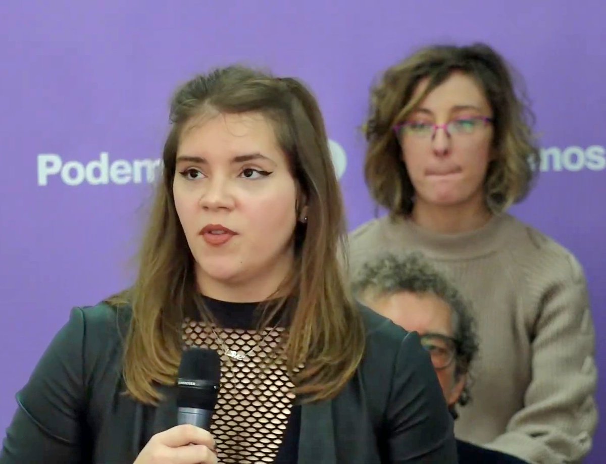 PodemosCLM's tweet image. Nos han quitado un trozo de vida. Se nos ha marchado una gran compañera y amiga. Nuestra secretaria de Acción Institucional y una de las concejalas más jóvenes de la historia. Martina @MartinaGAnguita, ejemplo de lucha por la vida. Llevaremos tu memoria para que seas inmortal.