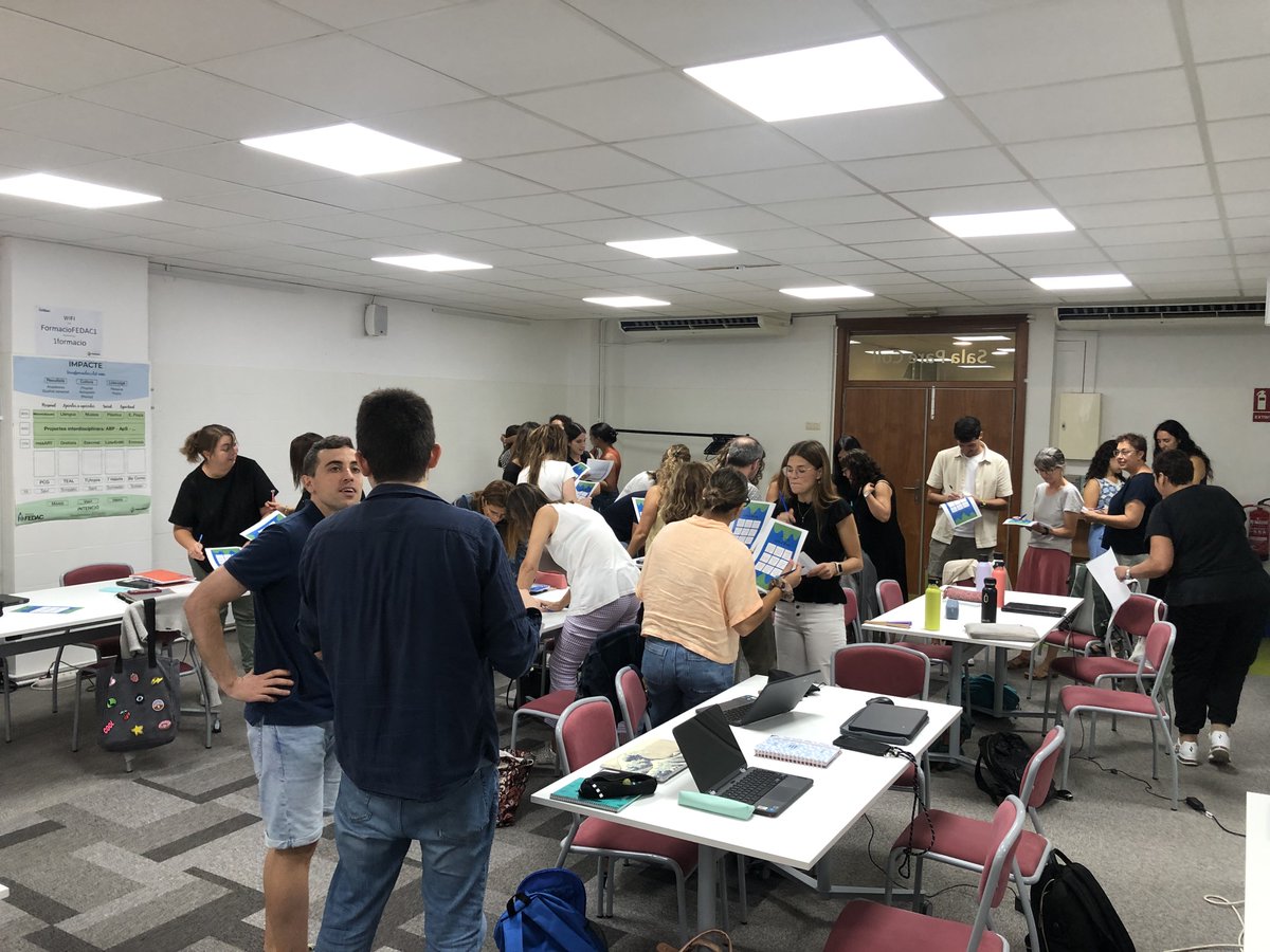 Comencem una jornada trepidant per reflexionar i somniar com els gegants del passat en parlen en el present albirant nous futurs 💭