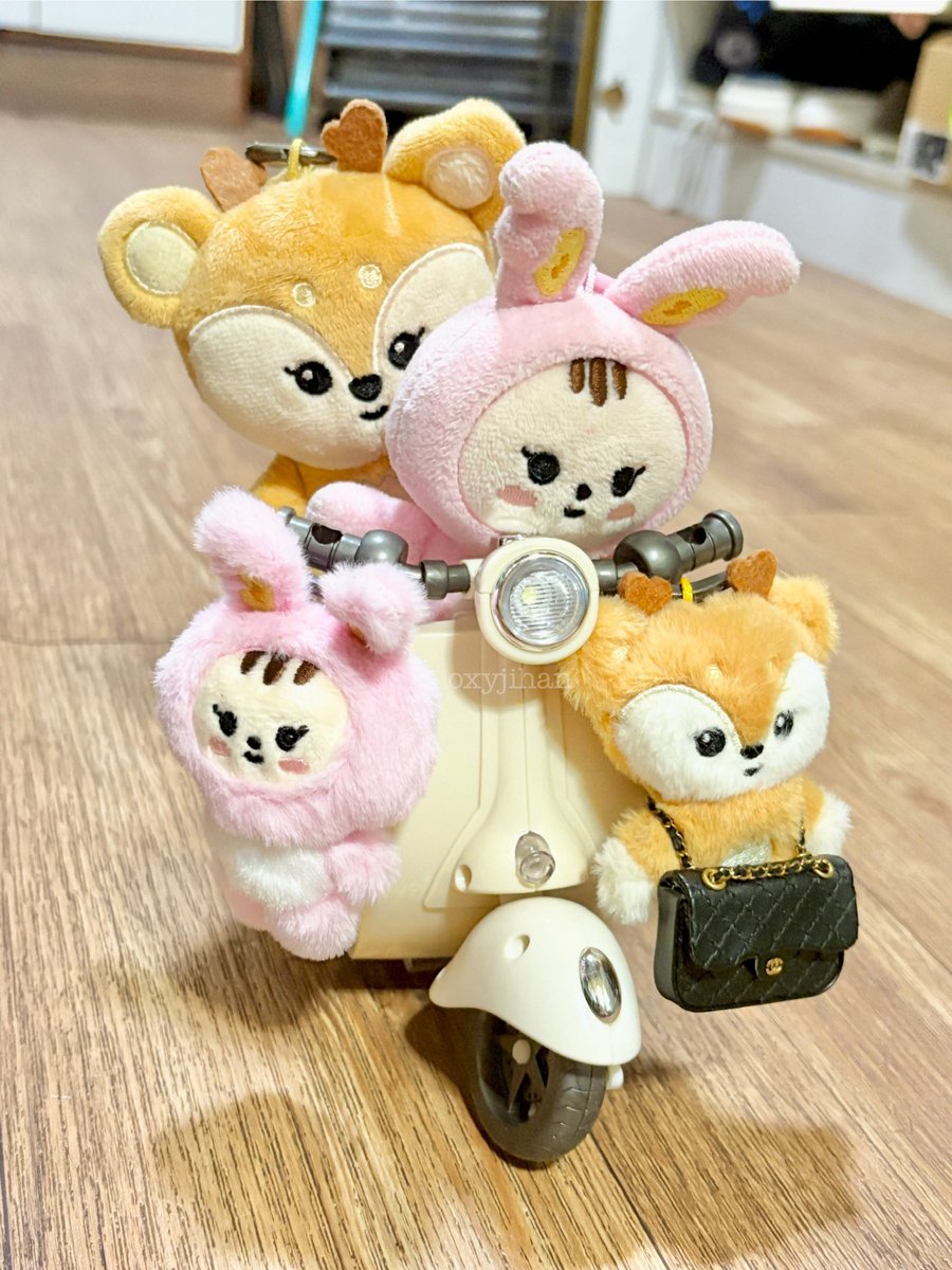 i think they need a family car now 😭😭