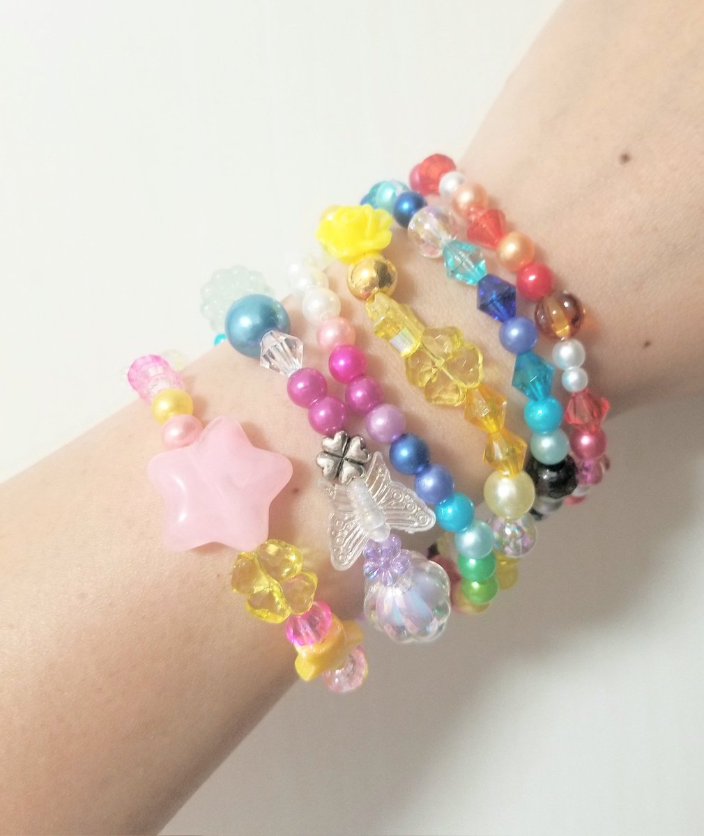 Dotabehappy's tweet photo. 平成女児ブレスレット作りました✨✨✨
まぁぢもりもりきらきら✨✨✨

じゃらじゃら着けてほしい！
お手にとりやすい価格で、メルカリにて販売します💗
#平成女児
#平成女児ブレス https://t.co/lXMAZSuVqy