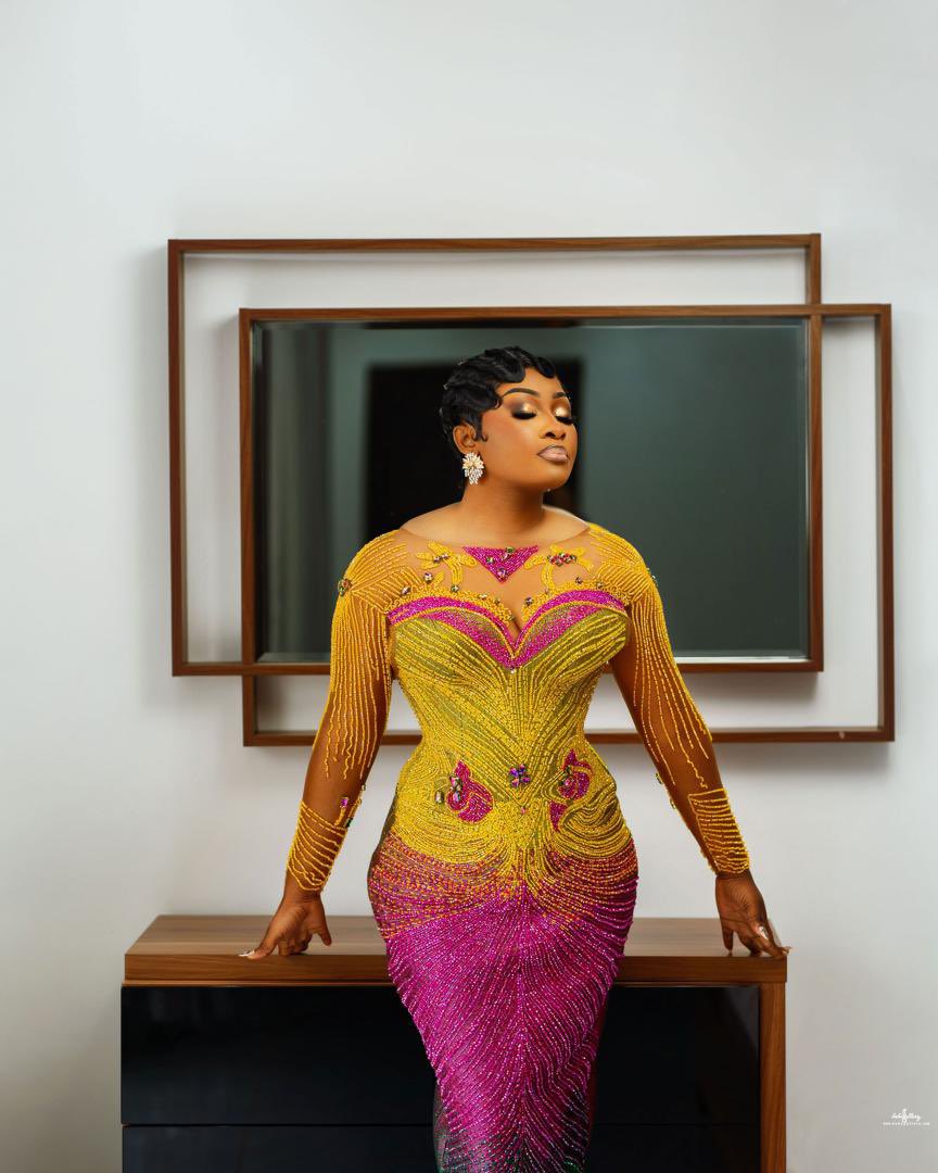 groovythread1's tweet photo. This is GroovyThread  💃❤️🌹

Makeup @eejaycosmetics
Hairstyling @kharis_hair
Kente fabric @the_adepa_fabrics
Fashion designer @groovythread1
Earrings @kharis_bridals
Photography @bebegallery

WhatsApp Us 👉🏾 https://t.co/J6wg5Ia9Wr
Number to Call : 0554642415
___________________ https://t.co/paKvUsZnCm