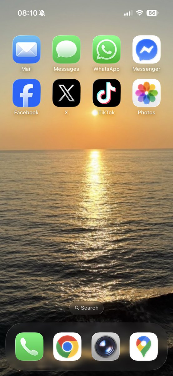 ScottElliott10's tweet image. Tried Liquid Glass on iOS26 

Ended up with this Home Screen

Icons all the same colour make it too hard to find the app I want quickly, keep it simple

#ios26 #liquidglass #keepitsimple