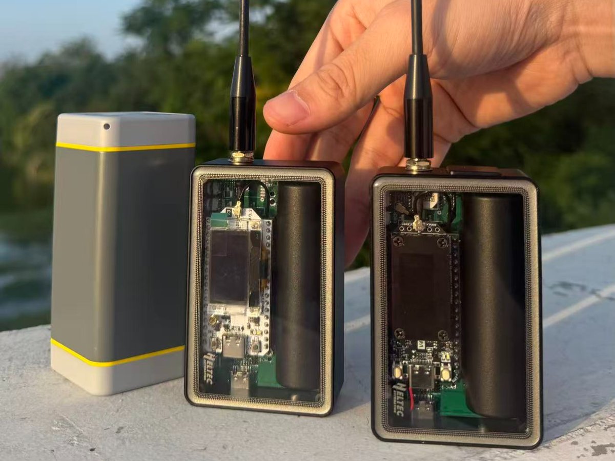 Heltec_Auto's tweet photo. 🚀 We pushed #HeltecV3 and the new #HeltecV4 to the field test at a  10km distance.
#LoRa32V3
📉 SNR -13.25 dB | RSSI -108 dBm
#LoRa32V4 Rock solid!
📈 SNR -5 dB | RSSI -101 dBm
The testing area ended at 10km… but not V4’s limit. 👀
✨ Spoiler alert: V4 comes with a redesigned case, optional touchscreen, and lightning-fast delivery (3–5 days) from our 🇩🇪/🇺🇸 warehouses.
📅 Launching late September.
#HeltecAutomation #LoRa #ESP32 #meshtastic