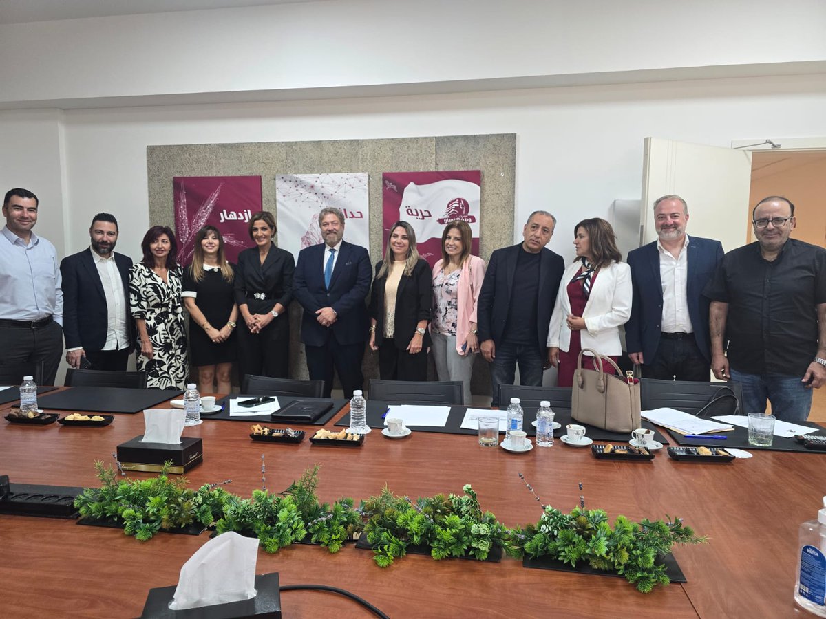 project_watan's tweet photo. لقاء بيئيّ في "وطن الإنسان" جمع افرام والزين ويزبك

في مقرّ "مشروع وطن الإنسان"، استضاف النائب نعمة افرام وزيرة البيئة د. تمارا الزين ورئيس لجنة البيئة النيابية النائب غياث يزبك.
 لمزيد من التفاصيل: https://t.co/zffFl3AMD0 https://t.co/GUgGSlVMSP