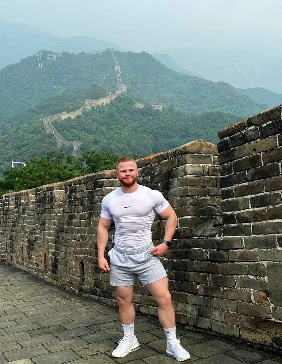 Climbed the Great Wall 🇨🇳 one off the bucket list 🥹