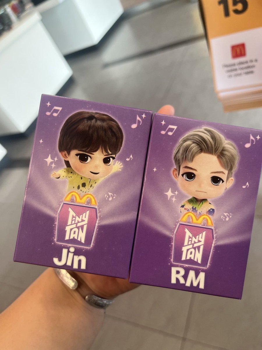 iphoney_case's tweet photo. ขออนุญาตขายค่าร้านเราเองนะคะ ซื้อผ่านแอพส้มใช้โค้ดส่วนลดได้ไม่ต้องกลัวโดนโกงค่า ขายราคานี้เพราะโดนแอพหักเยอะค่ะ หรือจะซื้อโดยตรงกับเราDM มาได้ค่ะ

https://t.co/ksDDxFLZOC

#TinyTanxMcDonalds #TinyTanxMcDonaldsth #bts #ตลาดนัดบังทัน #ตลาดนัดบังทันตามหา https://t.co/R75QFfvNoW