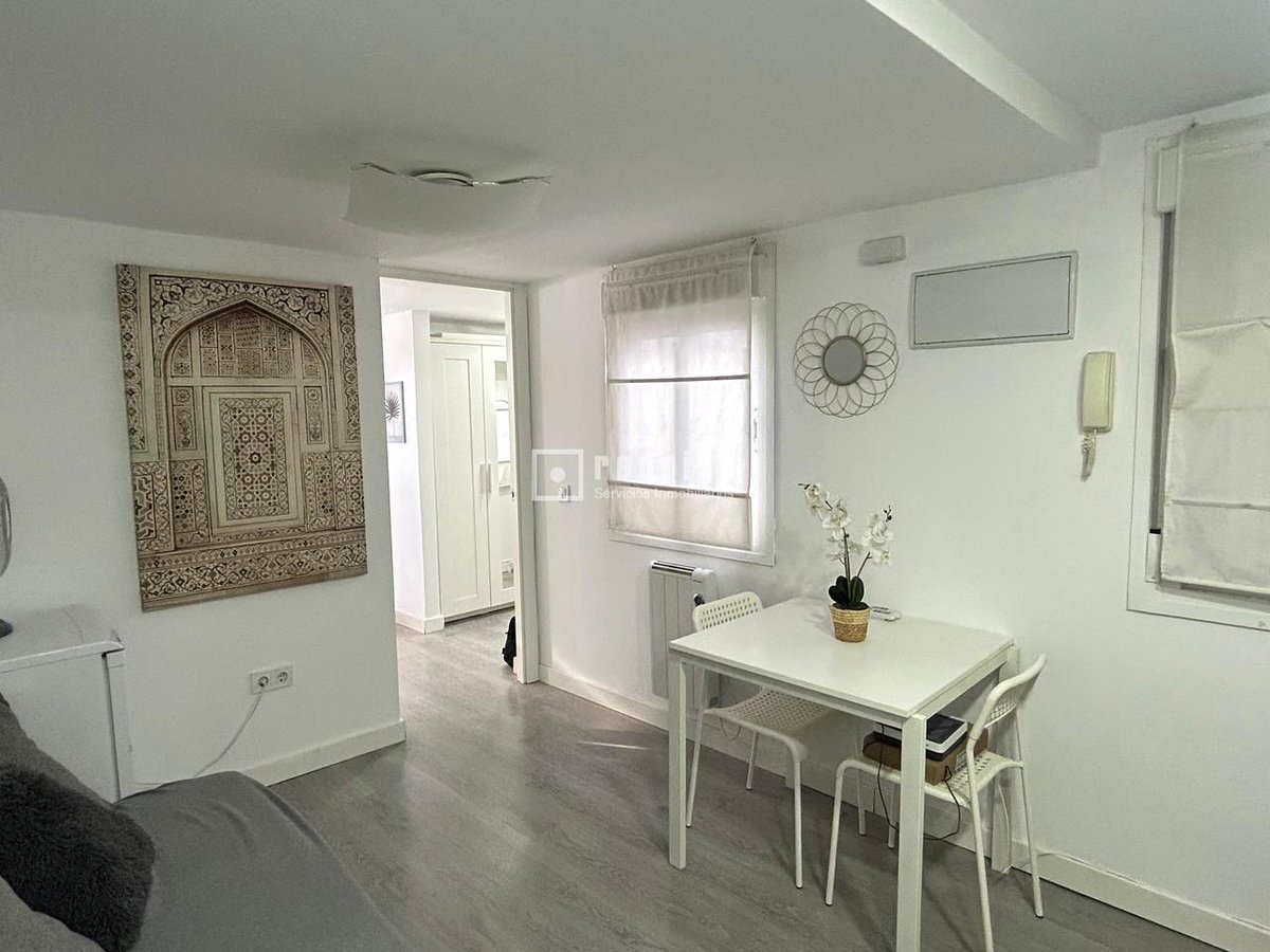 redpiso.es/inmueble/piso-… -       Piso en alquiler en CALLE MEDIODIA GRANDE, Palacio, Centro, Madrid, Madrid