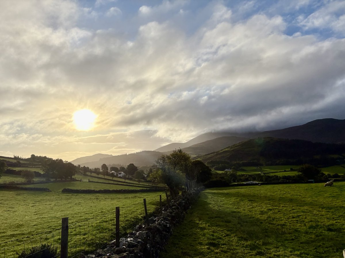 Sunshine in the mournes this Tuesday morning  ⁦<a href="/bbcniweather/">BBC NI Weather</a>⁩ ⁦<a href="/barrabest/">Barra Best</a>⁩ ⁦<a href="/WeatherCee/">Cecilia Daly</a>⁩ ⁦<a href="/geoff_maskell/">Geoff Maskell</a>⁩ ⁦<a href="/bbcweather/">BBC Weather</a>⁩ ⁦<a href="/Louise_utv/">Louise Small</a>⁩ ⁦<a href="/MetMattTaylor/">Matt Taylor</a>⁩