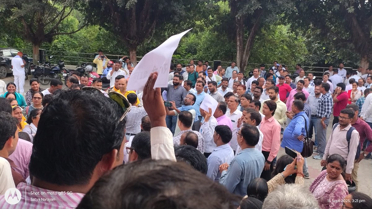sssrsm21's tweet photo. राष्ट्रीय शैक्षिक महासंघ उत्तर प्रदेश के ज्ञापन में कासगंज में उपस्थित शिक्षक 
#NarendraModi 
#PMOIndia
#ABRSM14121993 https://t.co/hME4Nx8RJR