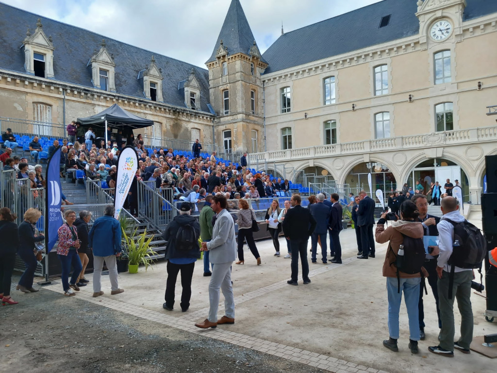 Inauguration le samedi 13 septembre de l'école intercommunale de musique "le 34" du Pays de Fontenay-Vendée par Gérard Gavory <a href="/PrefetVendee/">Préfet de la Vendée 🇫🇷</a> et Ludovic Hocbon, président de la communauté de communes en présence des parlementaires, des élus et acteurs locaux.
Inscrit dans le