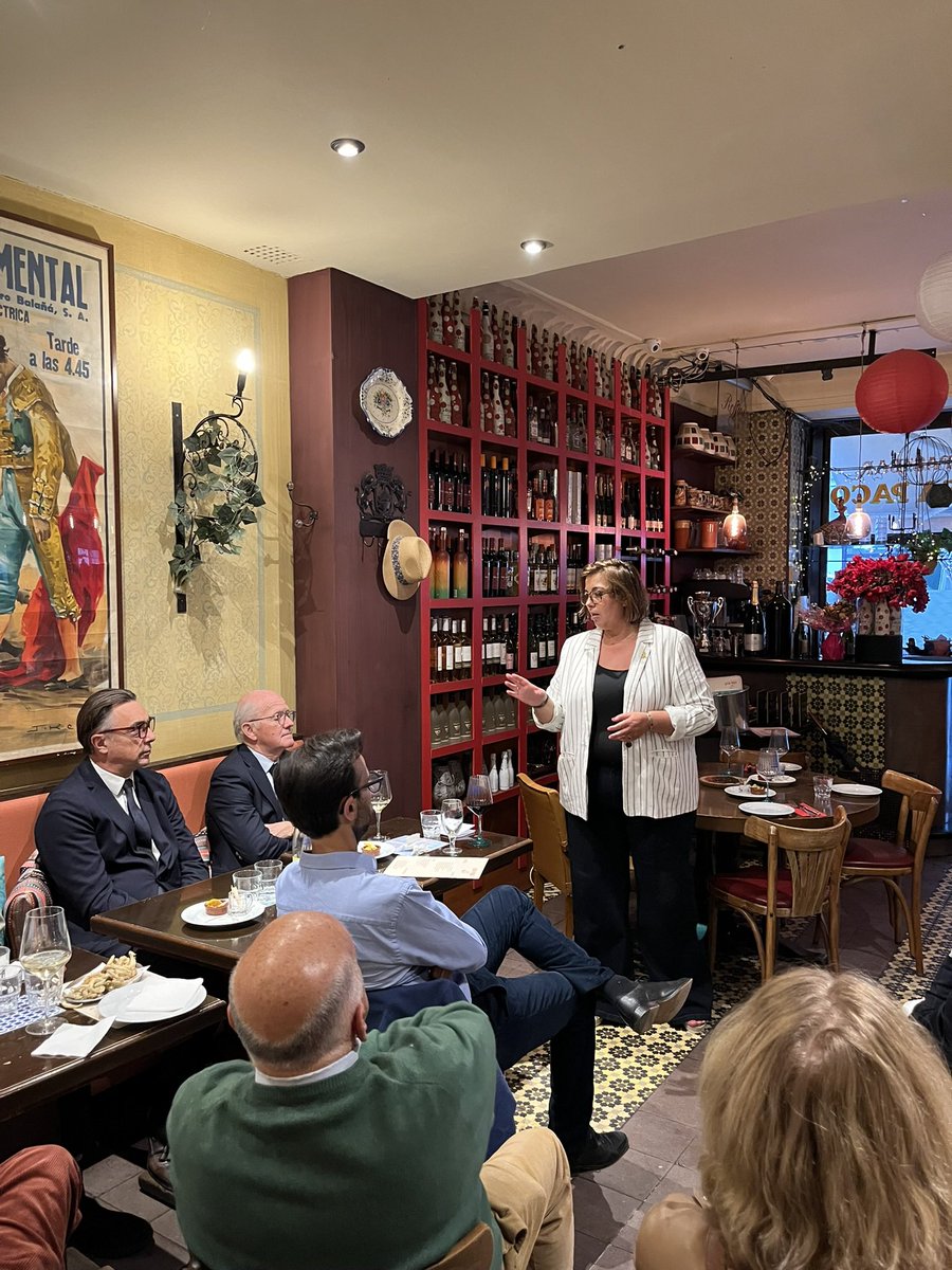 Hier soir, c’était notre réunion de rentrée et quelle rentrée !  

2h de riches échanges autour de <a href="/JulieBoillot/">Julie Boillot</a> qui a notamment rappelé notre cap pour la #France avec <a href="/EPhilippe_LH/">Edouard Philippe</a> et pour #Paris avec <a href="/pybournazel/">PierreYves Bournazel</a> 

#HorizonsParis #Paris16