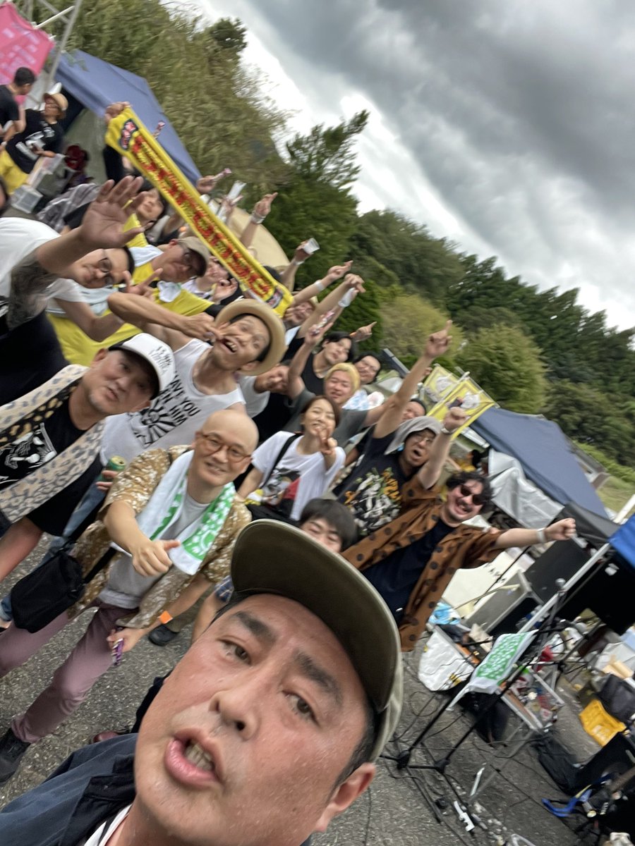 tomokazoo_ton's tweet photo. 🌲LiLLY JAM 2025🌲@lilly_jam 
[DAY2] 2025/09/14(sun) 2nd Stage
やー楽しかったーっ！😆
アタマノオカシイ←最上級の褒め言葉
ハイセンスで素敵な皆さま！
ホントにホントにアリガトウ！！！✨
『リリィジャーム👂リリィジャーム！』
✳︎あ、動画はライヴ中です🎸✳︎笑

Garange(ガランジ) 😎 https://t.co/YQLngXT4rG