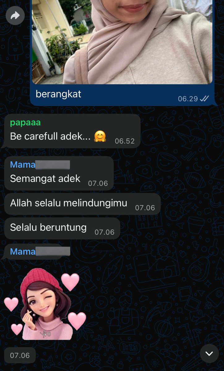 cravingnoo's tweet photo. my parents everytime i send them a pic of mine otw to campus 🙁💓 https://t.co/p8gp55Y4Od
