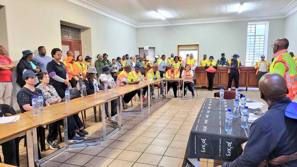 MyJRA's tweet photo. 🚨 Today, City of Joburg is launching the High Impact Service Delivery Operation in Roodepoort, Ward 84, focusing on road maintenance, streetlight repairs, horticultural maintenance, waste management, &amp; by-law enforcement. @DadaMorero @CityofJoburgZA @crumregionc #JoburgServices https://t.co/i2AYT9qD7C
