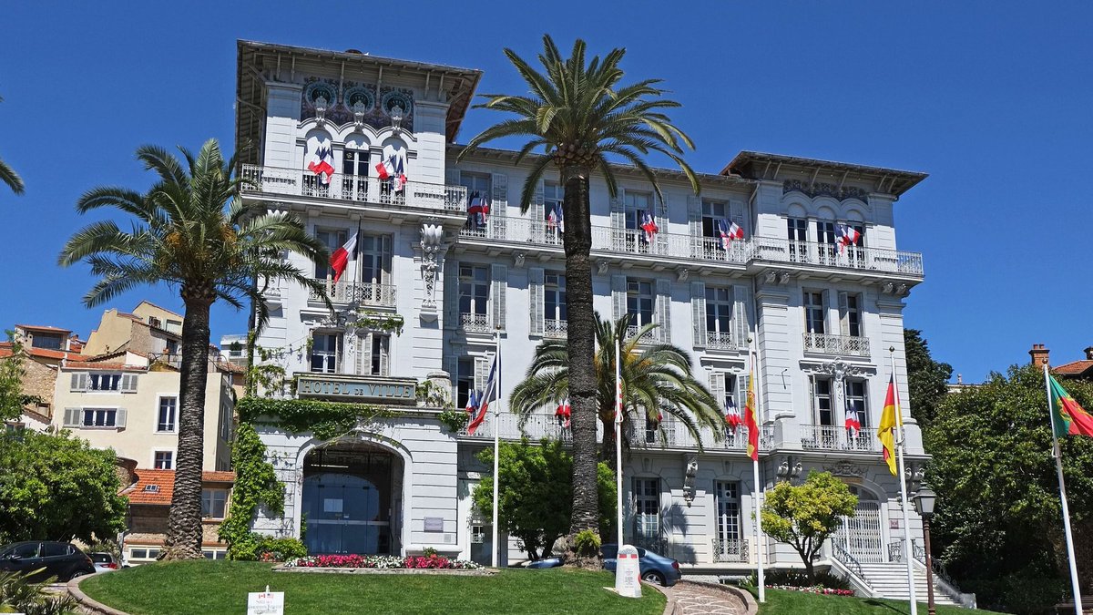 crcpaca's tweet image. 𝗖𝗼𝗺𝗺𝘂𝗻𝗲 𝗱𝘂 #Cannet :
➡ Une commune densément peuplée
➡ Un logement social insuffisant
➡ Un cabinet du maire trop étoffé
➡ Un pilotage des subventions et des tarifs à améliorer

Le rapport 👉 ccomptes.fr/fr/node/79612