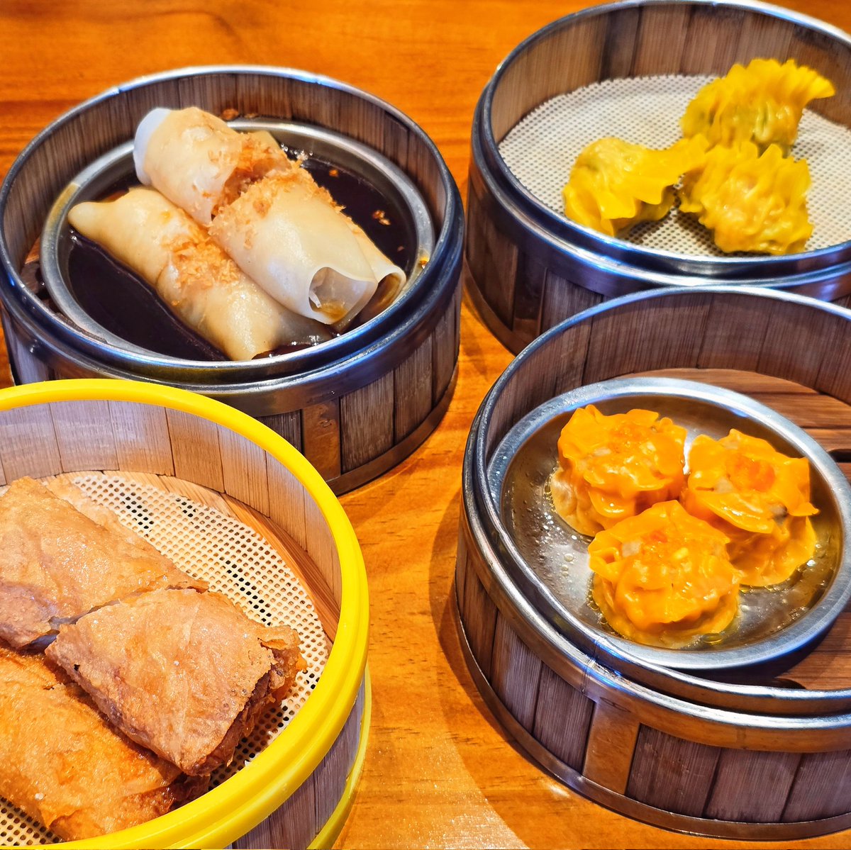 老街旁眷巷裡破舊的紅磚小厝
有著最漂亮的點心與茶水🍵