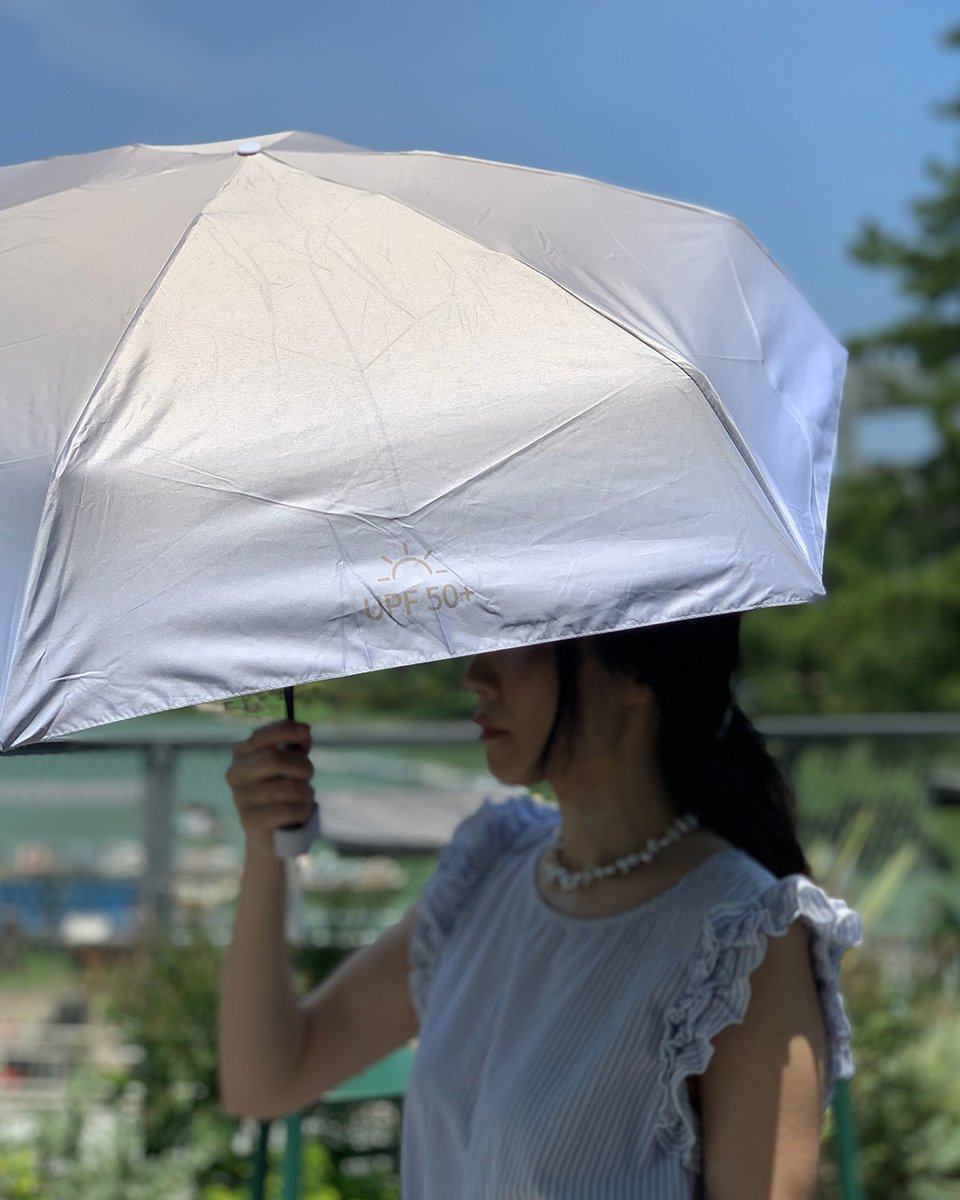 スマホサイズのかわいい相棒📱✨
kumokasaのグラデーション折りたたみ傘は、重さわずか225g。
5折×6骨で強さもあり、通勤やお出かけの必需品🌈
晴れの日も雨の日も、バッグにそっと忍ばせて☂️💜
#kumokasa #折りたたみ傘 #グラデーション傘 #コンパクト傘 #晴雨兼用 #超軽量傘
