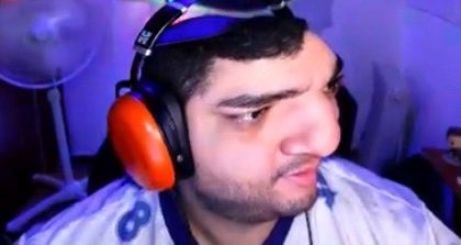 1.59, mandíbula retraída, mirada de retrasado, nariz de argentino, cuerpo de la calabaza mágica y labios de ano