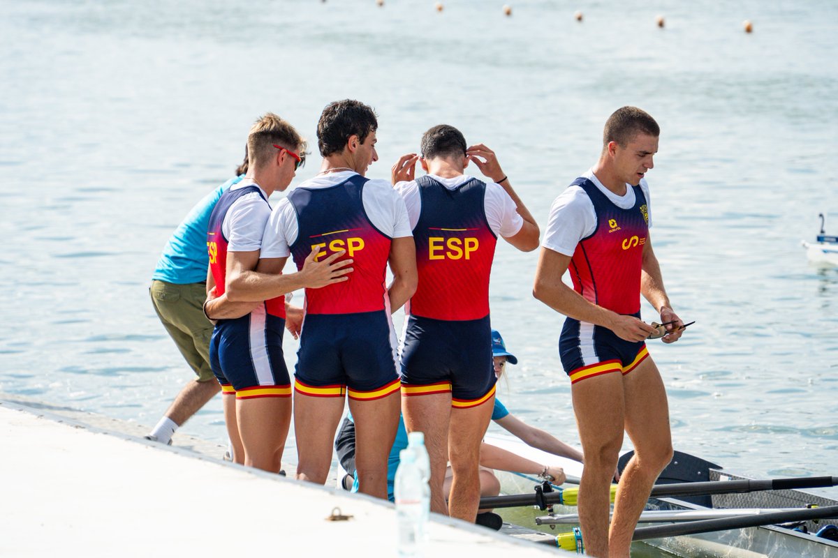 fed_esp_remo's tweet photo. 🚣‍♂️💨 Orgullo, disciplina y pasión por el remo son los valores que comparten nuestros deportistas y @australoficial, la marca técnica oficial de la Federación Española de Remo ,encargada de la equipación oficial de todos los que nos representan dentro y fuera del agua. https://t.co/BO1UktA5gx