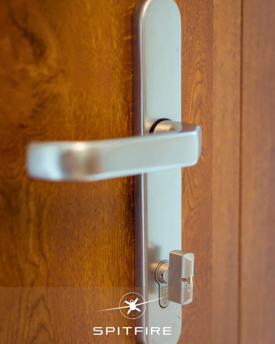 SpitfireDoors's tweet image. Modern design meets rustic charm 🌿

Ready to transform your home’s first impression?
🔗 Design yours at spitfiredoors.co.uk

#SpitfireDoors #LuxuryEntrance #ModernMeetsTraditional #AluminiumFrontDoor #HomeInspo #StatementEntrance #ArchitecturalDesign #DoorGoals