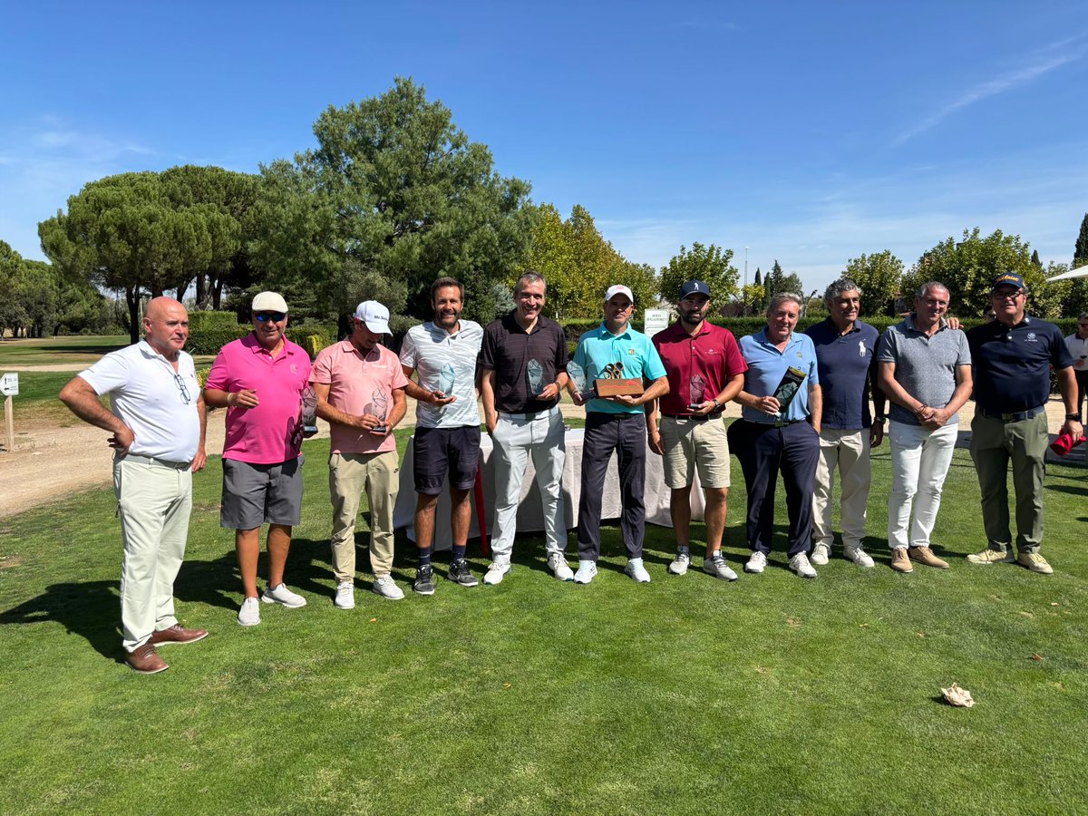 AytoSimancas's tweet photo. 🏌️♂️ V Torneo de Golf Villa de Simancas 🏌️♀️
El pasado fin de semana hemos disfrutado de una gran jornada deportiva en el campo de #Golf #Entrepinos.
👏 Muchas gracias a la organización, a los patrocinadores y, por supuesto, a todos los jugadores que hicieron posible este evento. https://t.co/nm79MbgznO