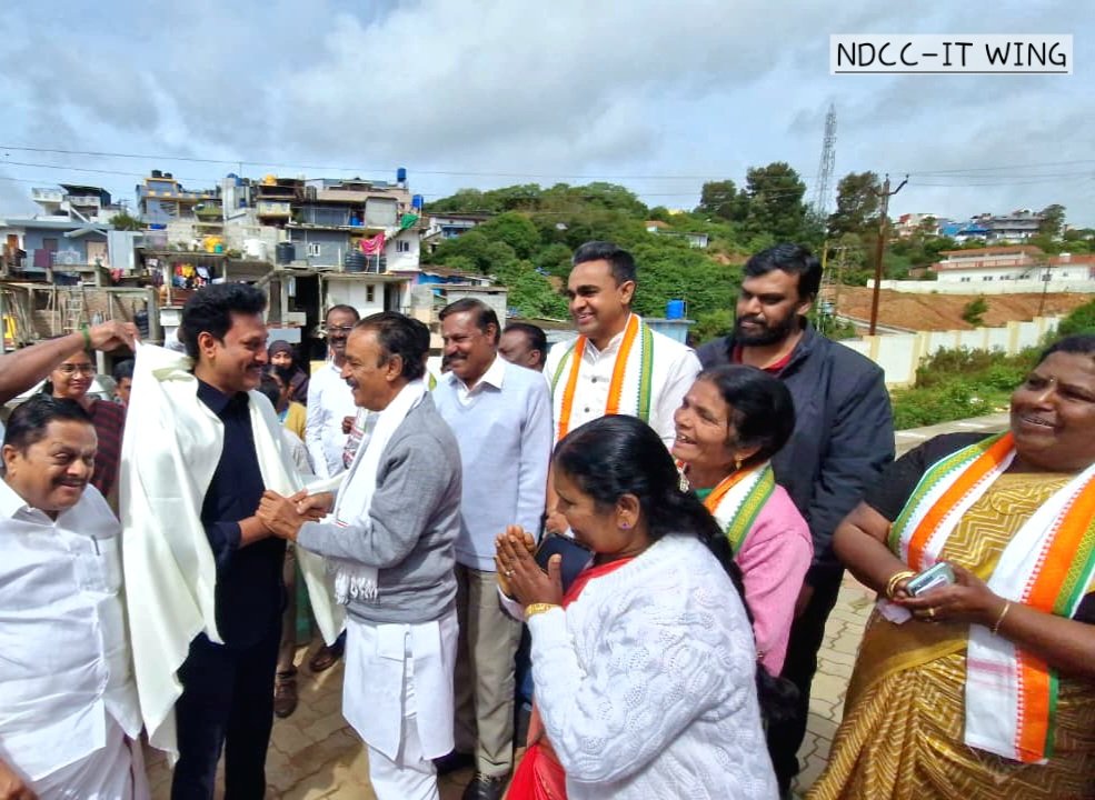 INCNilgiris's tweet image. Ooty MLA @GaneshmlaR welcome Tamilnadu Education Minister Thiru. @Anbil_Mahesh at Ooty.
@INCTamilNadu  @SPK_TNCC @K_T_L @manesh_redefine @DMKITwing