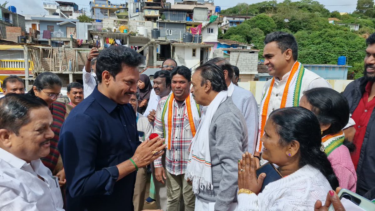 INCNilgiris's tweet image. Ooty MLA @GaneshmlaR welcome Tamilnadu Education Minister Thiru. @Anbil_Mahesh at Ooty.
@INCTamilNadu  @SPK_TNCC @K_T_L @manesh_redefine @DMKITwing