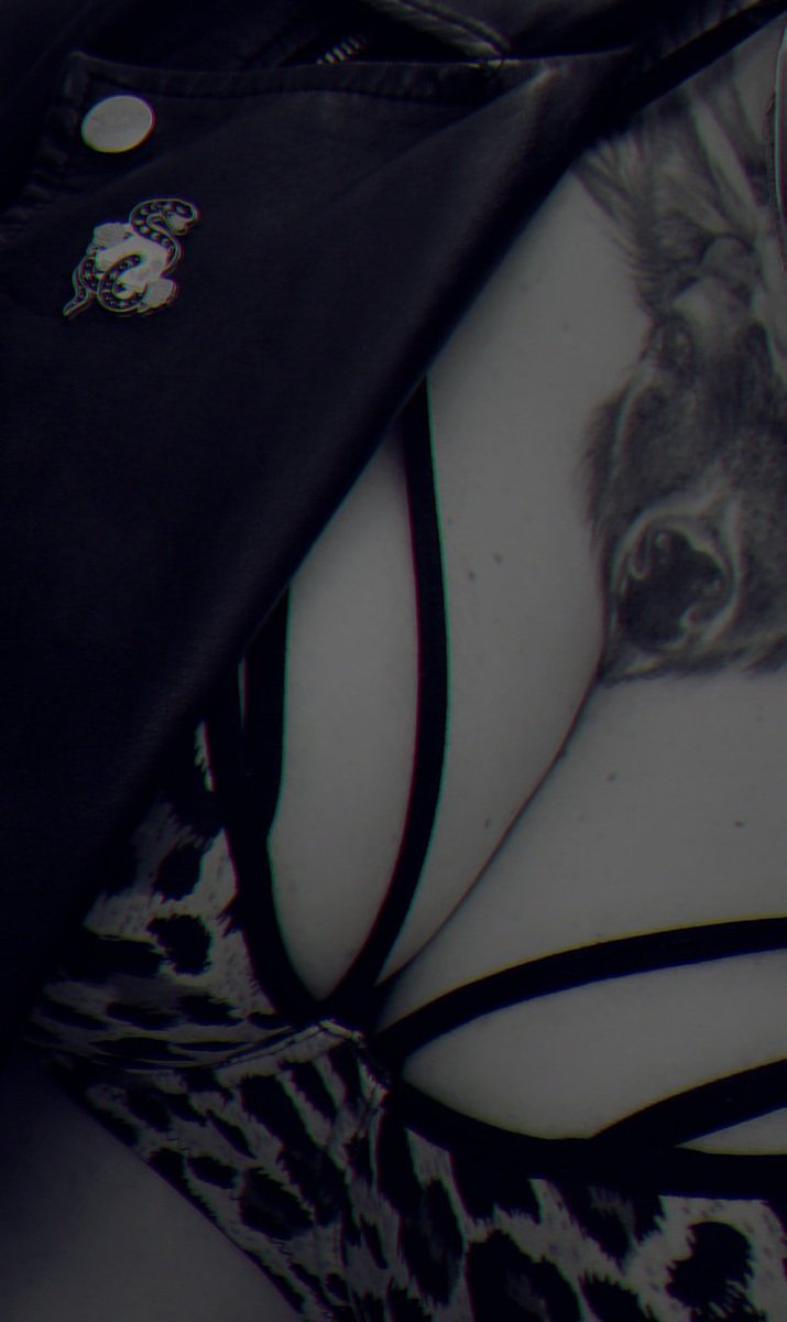 ..𓆗☠﹆
#tittytuesday