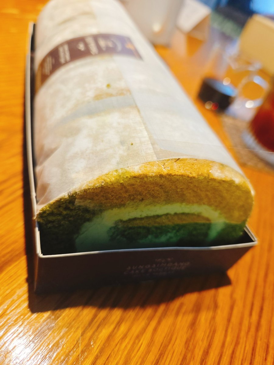 며칠 전 친구들이랑 말차롤 먹은거 넘 맛있어서 계속.. 계속 생각남