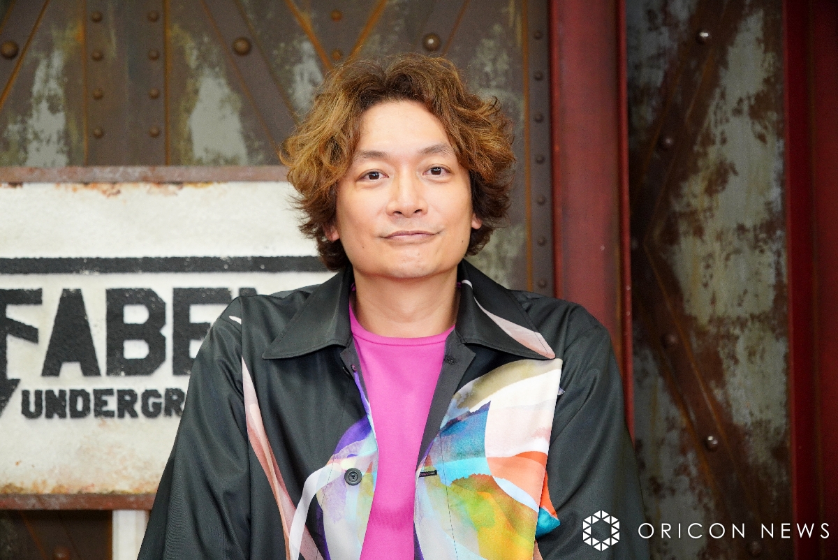 oricon's tweet photo. 香取慎吾 【独占インタビュー 前篇】

『ななにー 地下ABEMA』好調の理由を分析
「SNSのその先を見たい人が…」

King &amp; Prince髙橋海人の
そっくりさんには「似てる！だけど…」
https://t.co/3CQGKM8XZC

 #香取慎吾 @ktrsngofficial @atarashiichizu https://t.co/t5BT4wlxWq
