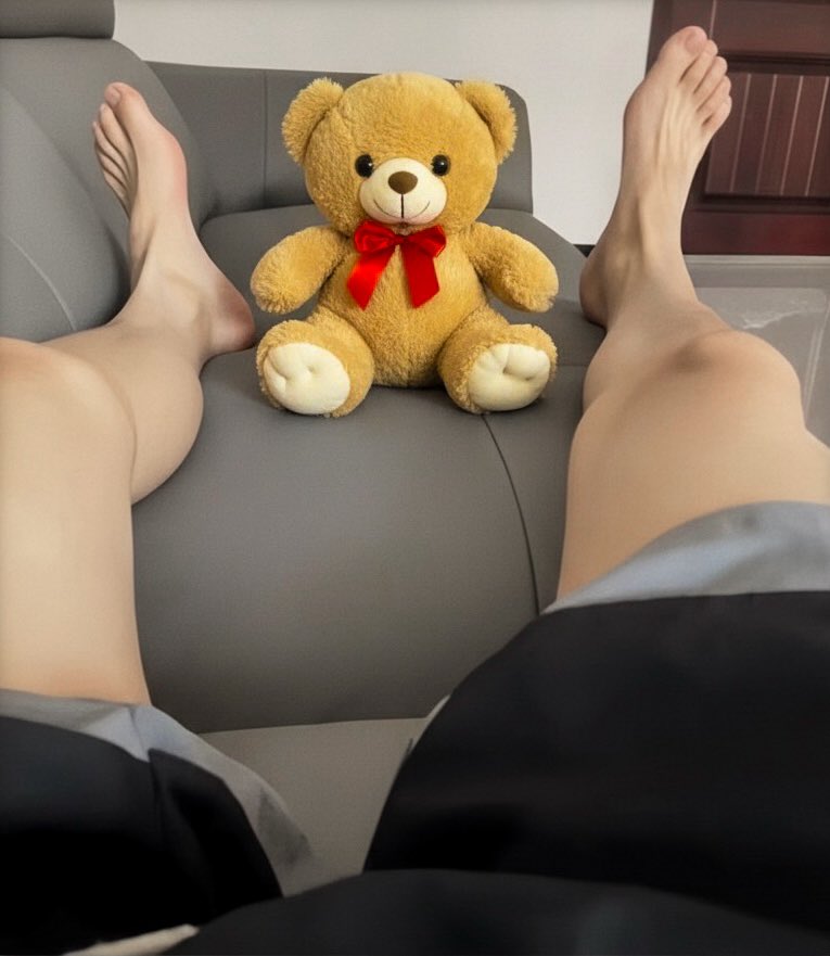 hpalcanzare's tweet image. Just woke up and Mr bear won’t stop staring at me.