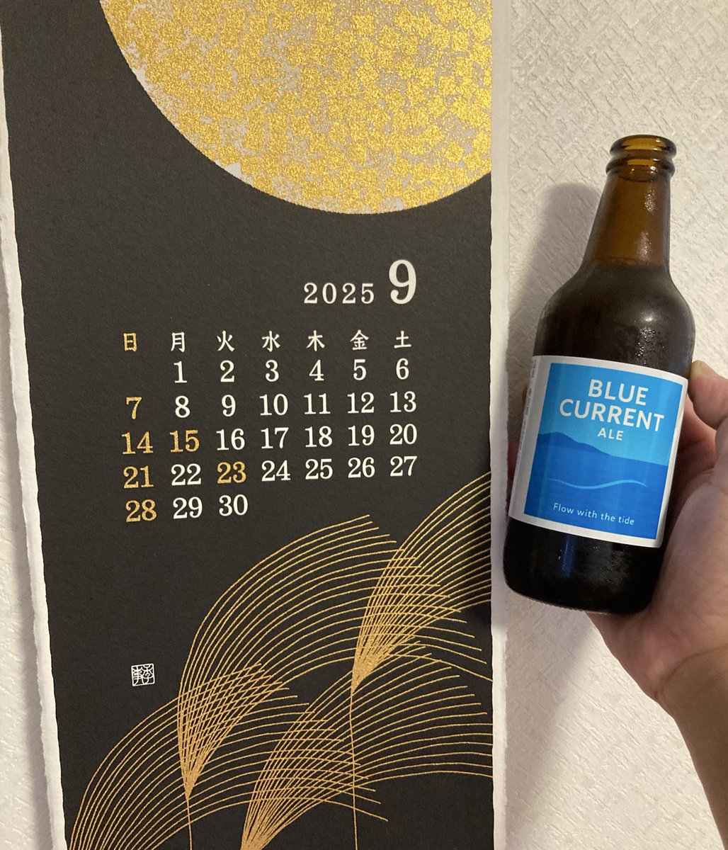 pokoran's tweet photo. 第二彈 藍色啤酒海
加啤酒花跟酵母發酵後變得有點綠,但是好喝。 #BlueCurrent https://t.co/zy30DBCwYy