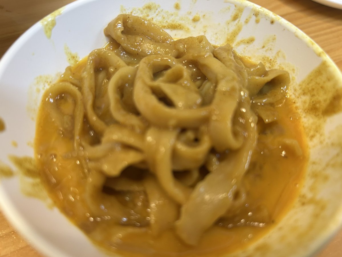 RAMEN STAND@熊谷市広瀬
カレー豚RAMEN 🍛🍜特盛り、脂多め、麺カタ、野菜・ニンニク少なめ🐷
美味すぎ💯
溢れんばかりのスープにテンションが上がる⤴️
生卵を絡めて最高👍
ライス🍚迷ったけど、普通に完飲🫡
#RAMENSTAND #ラーメン #カレー #熊谷市