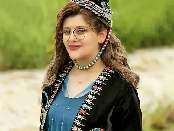 به یاد مهسا امینی دختر ایران 🖤

#مهسا_امینی