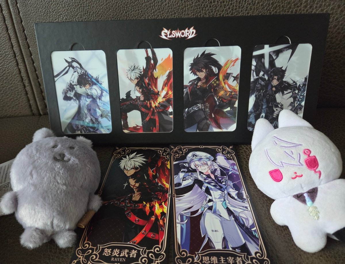 근황
씹덕굿즈를 샀어요